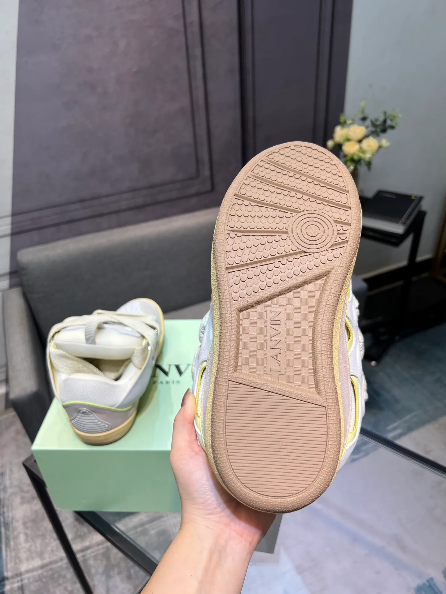 Men's men's shoes💰780 [LANVIN] Latest lace-up fashionable casual sneakers for couples High-quality CLAY couple series‼ ️ The latest trendy products of the season 🌈Many bloggers have planted grass and purchased the original open-mold customization. The upper and outsole are sewn with mark threads without edge sealing. Multiple material splicing combination design. Very versatile for fashionable and casual wear. Comfortable on the feet. Recommended for self-retention (upper cowhide + cow suede + breathable mesh) inner foot pad cowhide exclusive original open-mold clear logo rubber outsole ⚠️36-44 yards (45 custom-made)